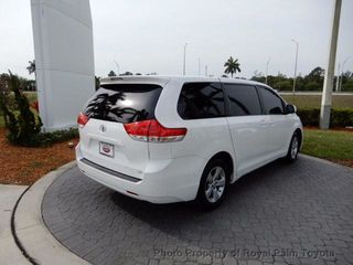 Toyota Sienna foto 4