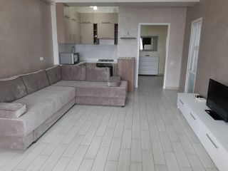 Chirie! Apartament cu 2 camere, euroreparație, Centru, Lev Tolstoi, Sky House! foto 1