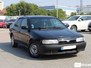 Nissan Primera foto 1