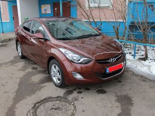 Hyundai Elantra foto 1