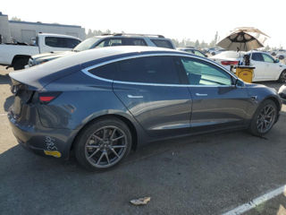 Tesla Model 3 foto 4