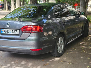 Volkswagen Jetta foto 4