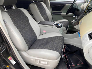 Toyota Prius v foto 10