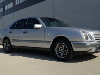 Mercedes E-Class foto 4