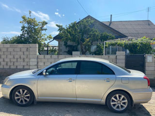 Toyota Avensis foto 4