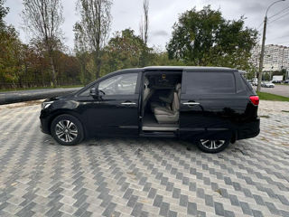 KIA Carnival foto 8