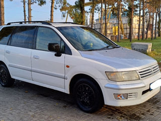 Mitsubishi Space Wagon foto 4