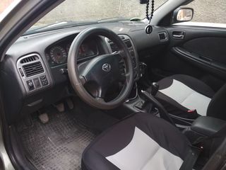 Toyota Avensis foto 8