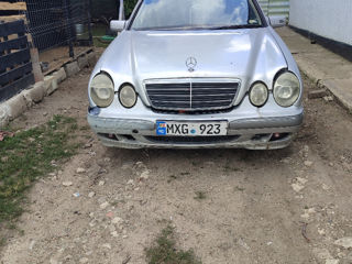 Mercedes E-Class foto 1