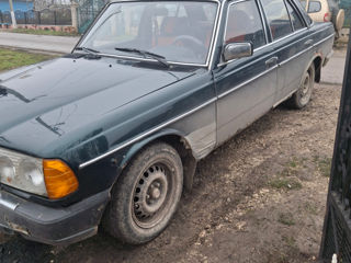 Mercedes Series (W123) foto 4