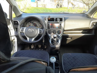 Toyota Verso-S foto 8