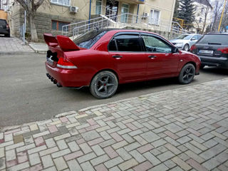 Mitsubishi Lancer foto 3