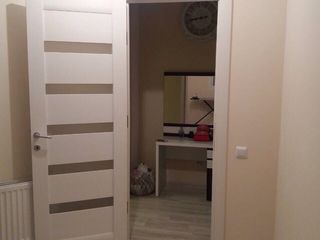 se vinde apartament in bloc nou,2 odai,reparat si mobilat foto 3