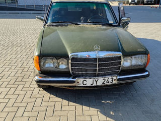 Mercedes Series (W123) foto 5