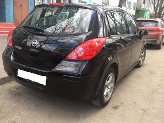 Nissan Versa foto 1