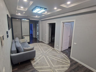 Apartament cu 2 camere, 75 m², Buiucani, Chișinău foto 2