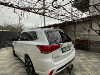 Mitsubishi Outlander foto 2