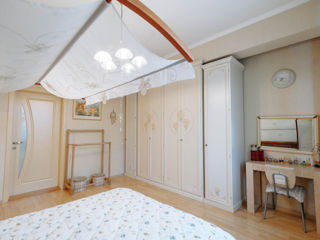 Apartament cu 4 camere, 215 m², Buiucani, Chișinău, Chișinău mun. foto 2