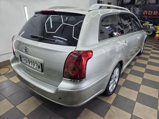 Toyota Avensis foto 4