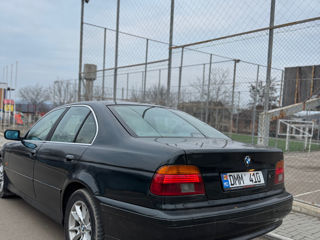 BMW 5 Series foto 3