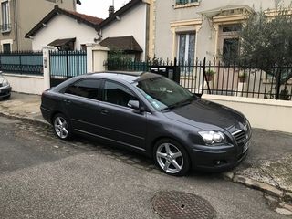 Toyota Avensis foto 8