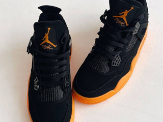 Nike Air Jordan 4 Retro Black/Orange foto 3