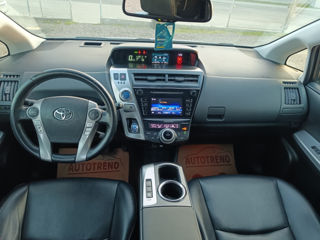Toyota Prius + фото 5