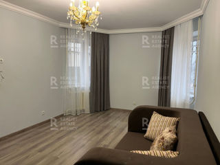 Apartament cu 2 camere, 70 m², Centru, Chișinău foto 2