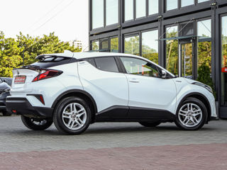 Toyota C-HR foto 2