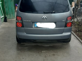 Volkswagen Touran foto 2