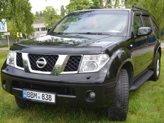 Nissan Pathfinder foto 2