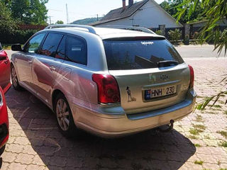 Toyota Avensis foto 2