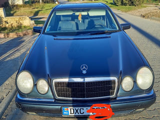 Mercedes E-Class foto 2