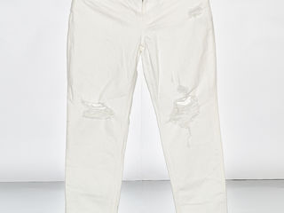 Продам новые белые джинсы.