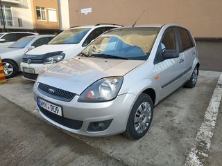 Ford Fiesta foto 1