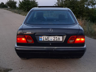 Mercedes E-Class foto 4