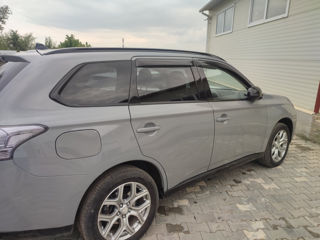 Mitsubishi Outlander foto 2