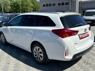 Toyota Auris фото 5