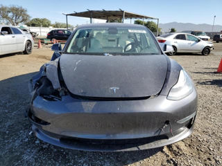 Tesla Model 3 foto 2