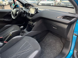 Peugeot 208 foto 16