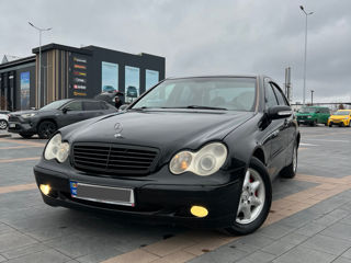 Mercedes C-Class foto 2