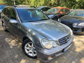 Mercedes C-Class foto 2