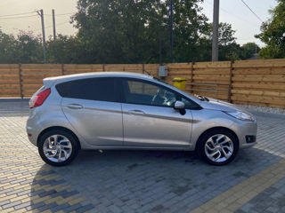 Ford Fiesta foto 5