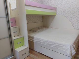 Vînd set de mobilă pentru copii,2 paturi și dulap foto 6