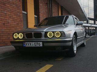 BMW 5 Series foto 2