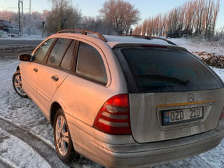 Mercedes C-Class foto 4