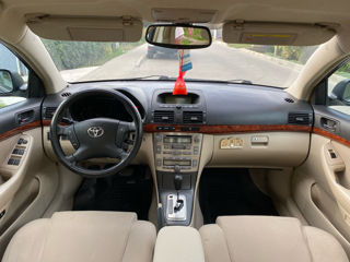 Toyota Avensis foto 8