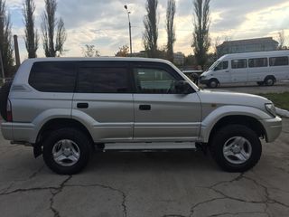 Toyota Land Cruiser Prado foto 3