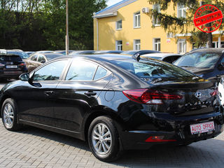 Hyundai Elantra foto 2