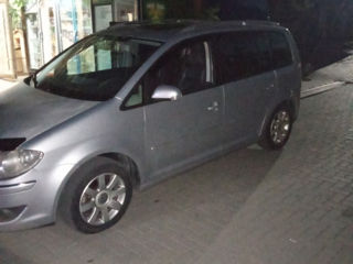 Volkswagen Touran foto 9